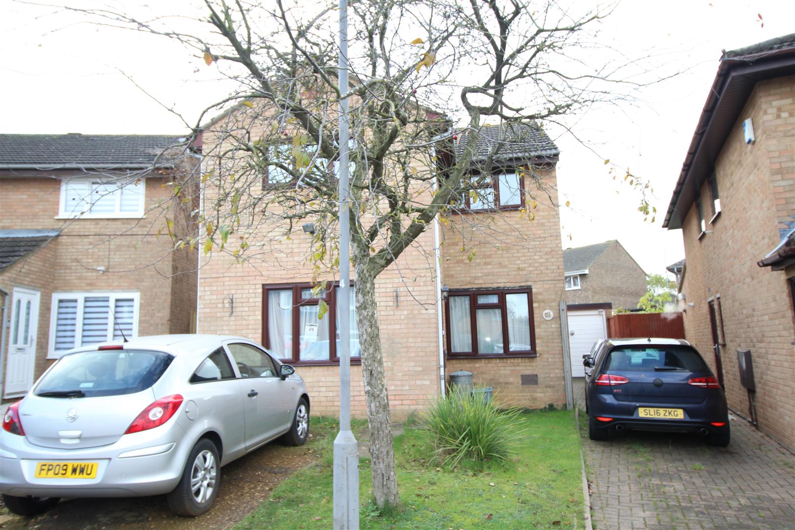 4-5 BEDROOM DETACHED HOUSE. This spacious detached house is in need of a little TLC but is offered at a competitive price to take this into account. The property offers versatile accommodation with a ground floor bedroom 5 or a second reception room. Th
